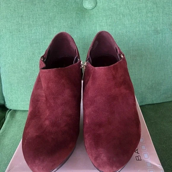 Bandolino women’s suede/leather booties - Picture 2 of 5